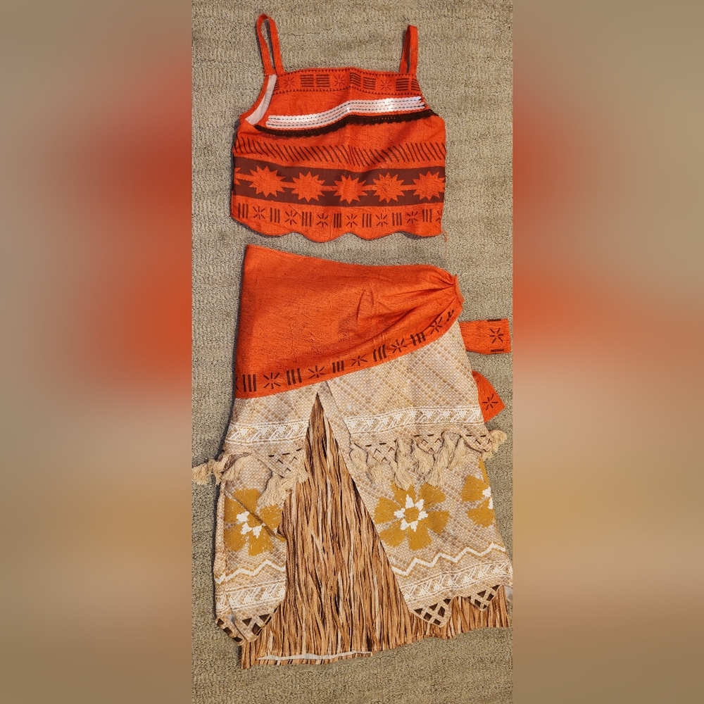 SOLD Disney Moana Girls Costume Size 9/10 and 10/11